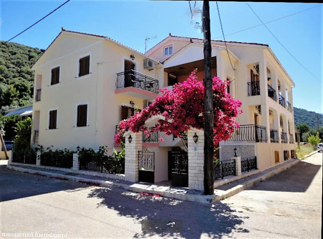 Alexatos Studios & Apartments Agia Efimia Eksteriør billede
