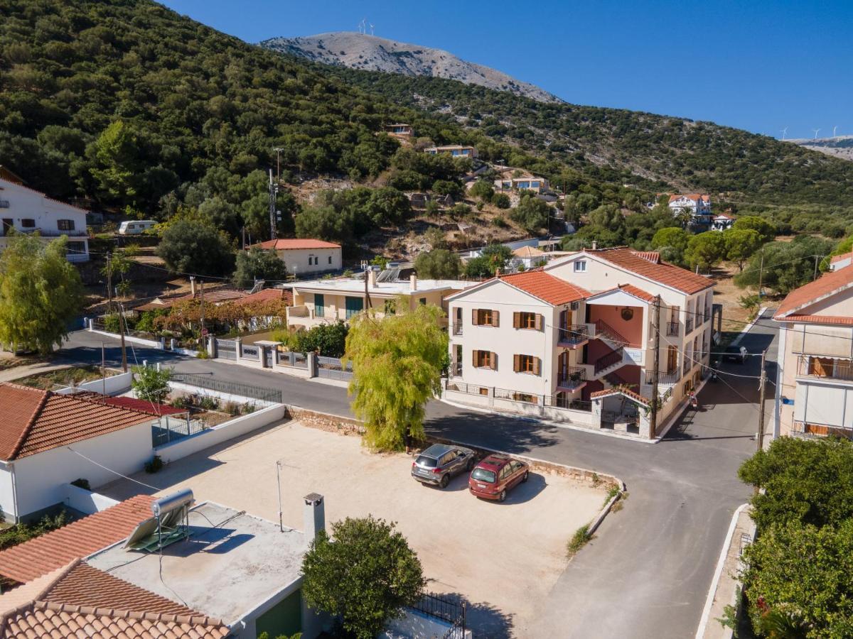 Alexatos Studios & Apartments Agia Efimia Eksteriør billede