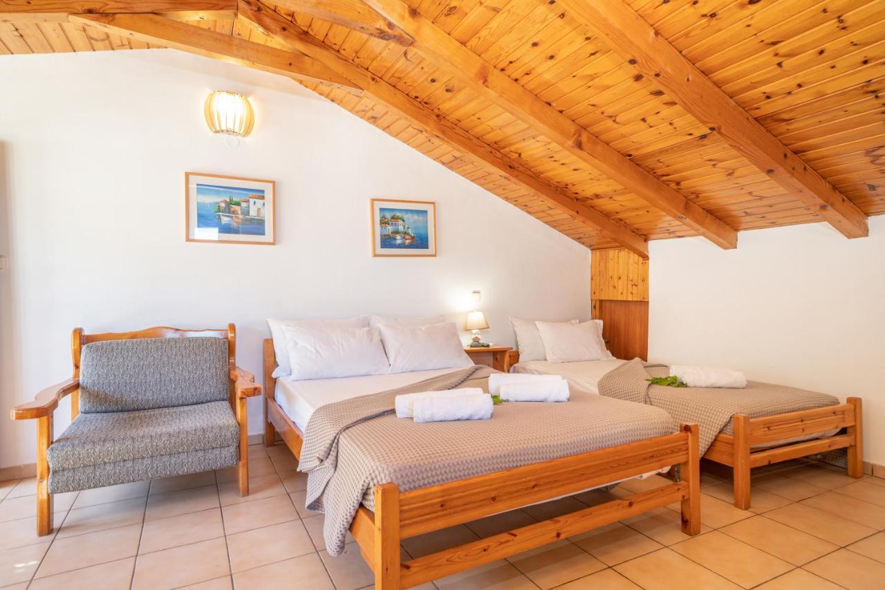 Alexatos Studios & Apartments Agia Efimia Eksteriør billede
