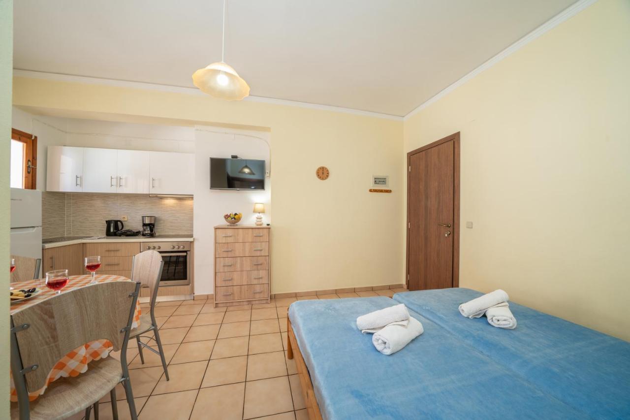 Alexatos Studios & Apartments Agia Efimia Eksteriør billede