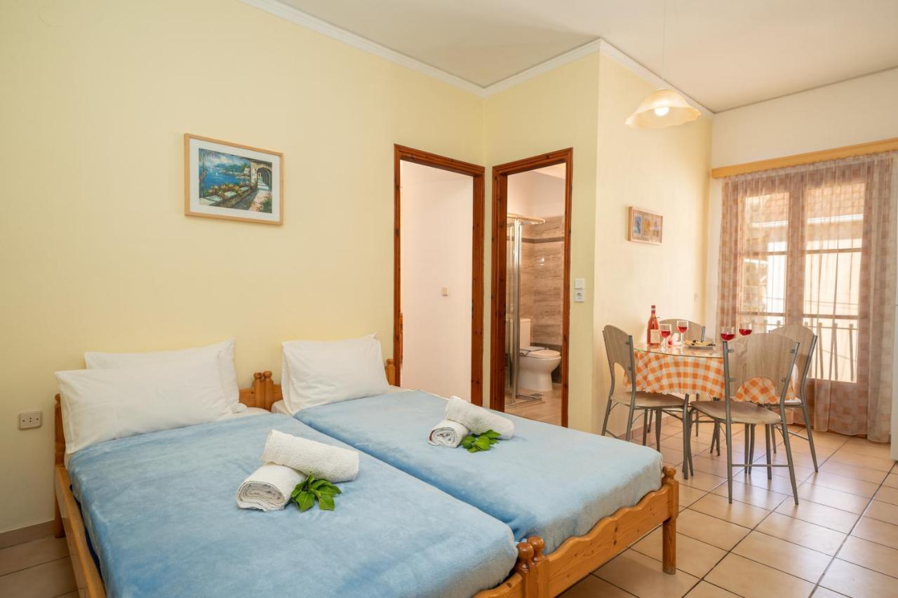 Alexatos Studios & Apartments Agia Efimia Eksteriør billede