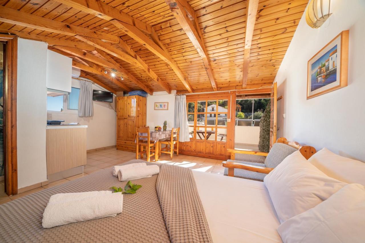 Alexatos Studios & Apartments Agia Efimia Eksteriør billede