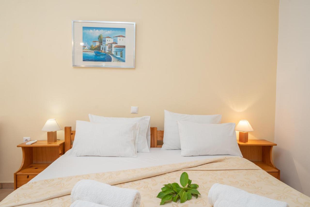 Alexatos Studios & Apartments Agia Efimia Eksteriør billede
