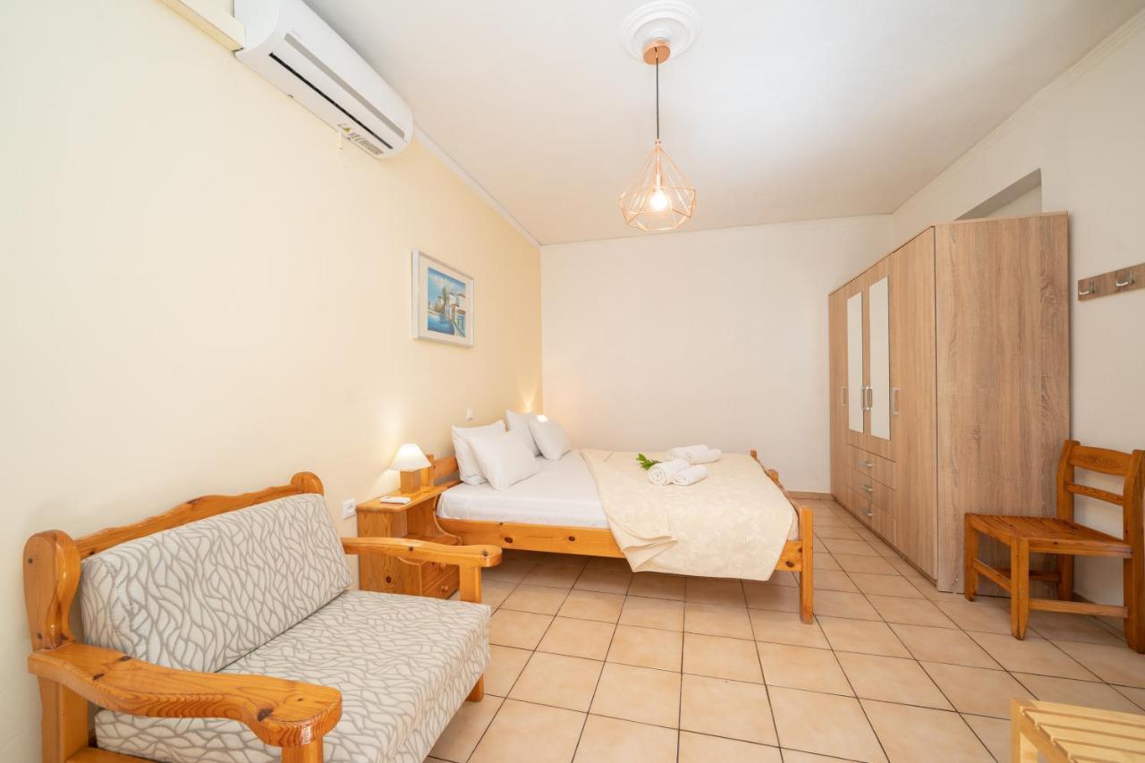 Alexatos Studios & Apartments Agia Efimia Eksteriør billede