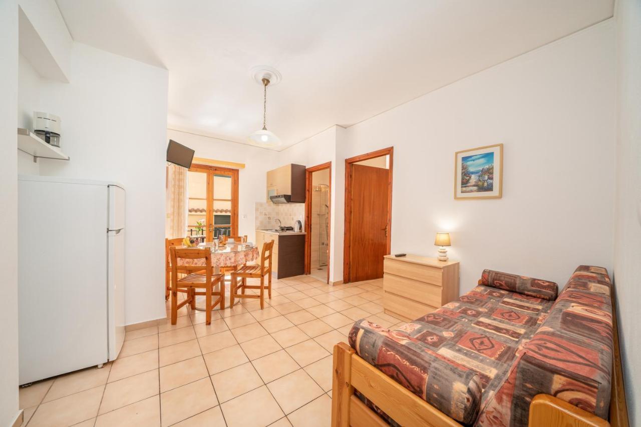 Alexatos Studios & Apartments Agia Efimia Eksteriør billede