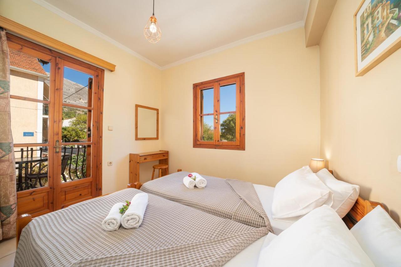 Alexatos Studios & Apartments Agia Efimia Eksteriør billede