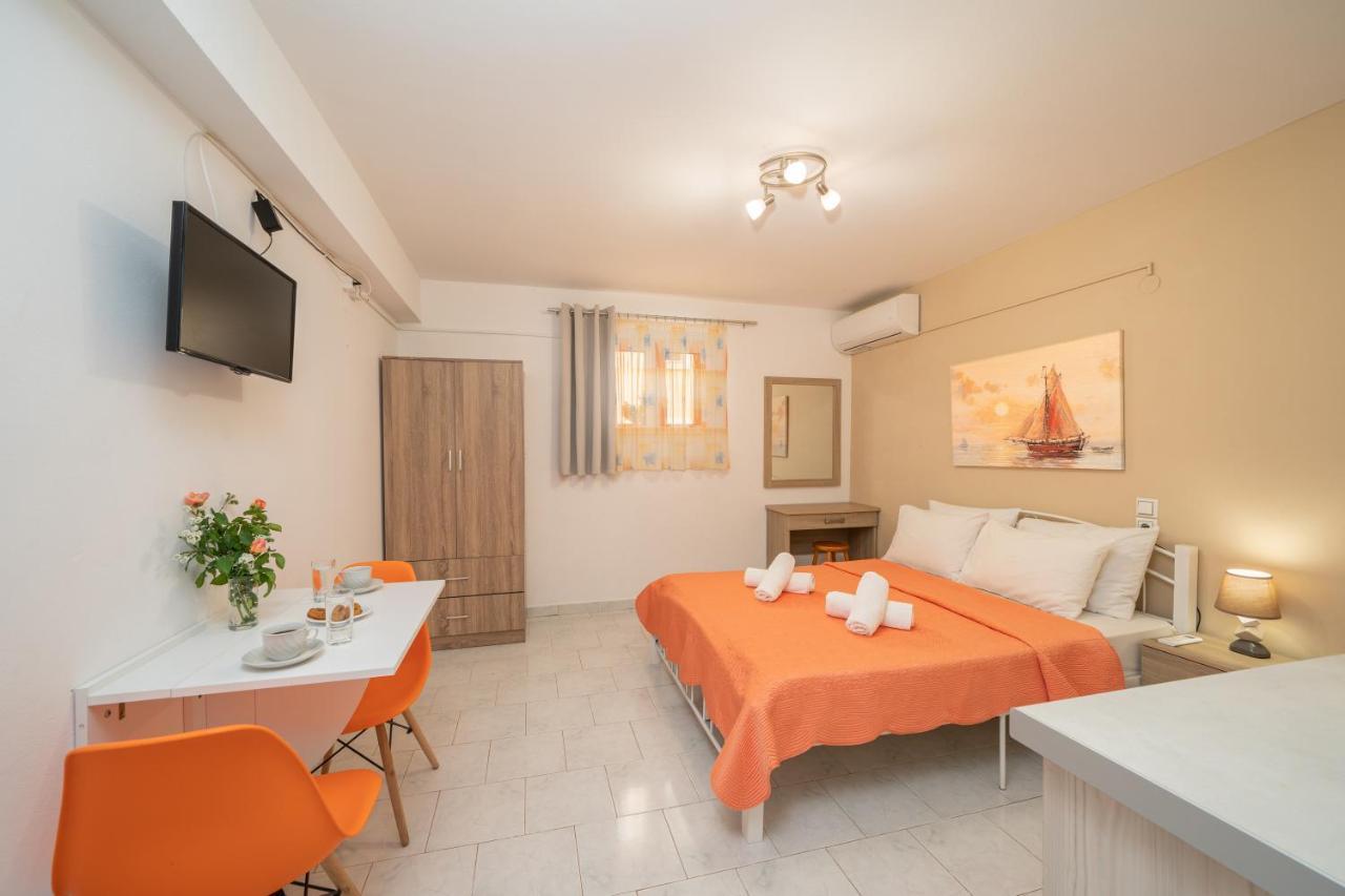 Alexatos Studios & Apartments Agia Efimia Eksteriør billede