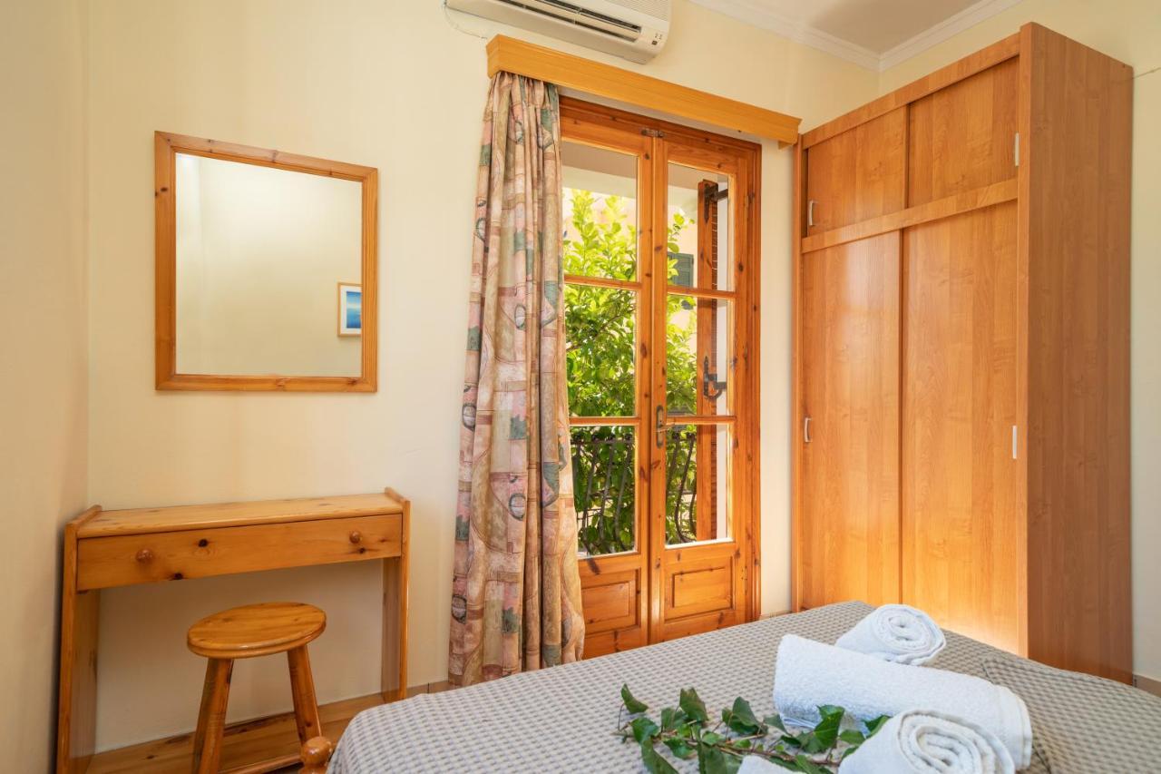 Alexatos Studios & Apartments Agia Efimia Eksteriør billede
