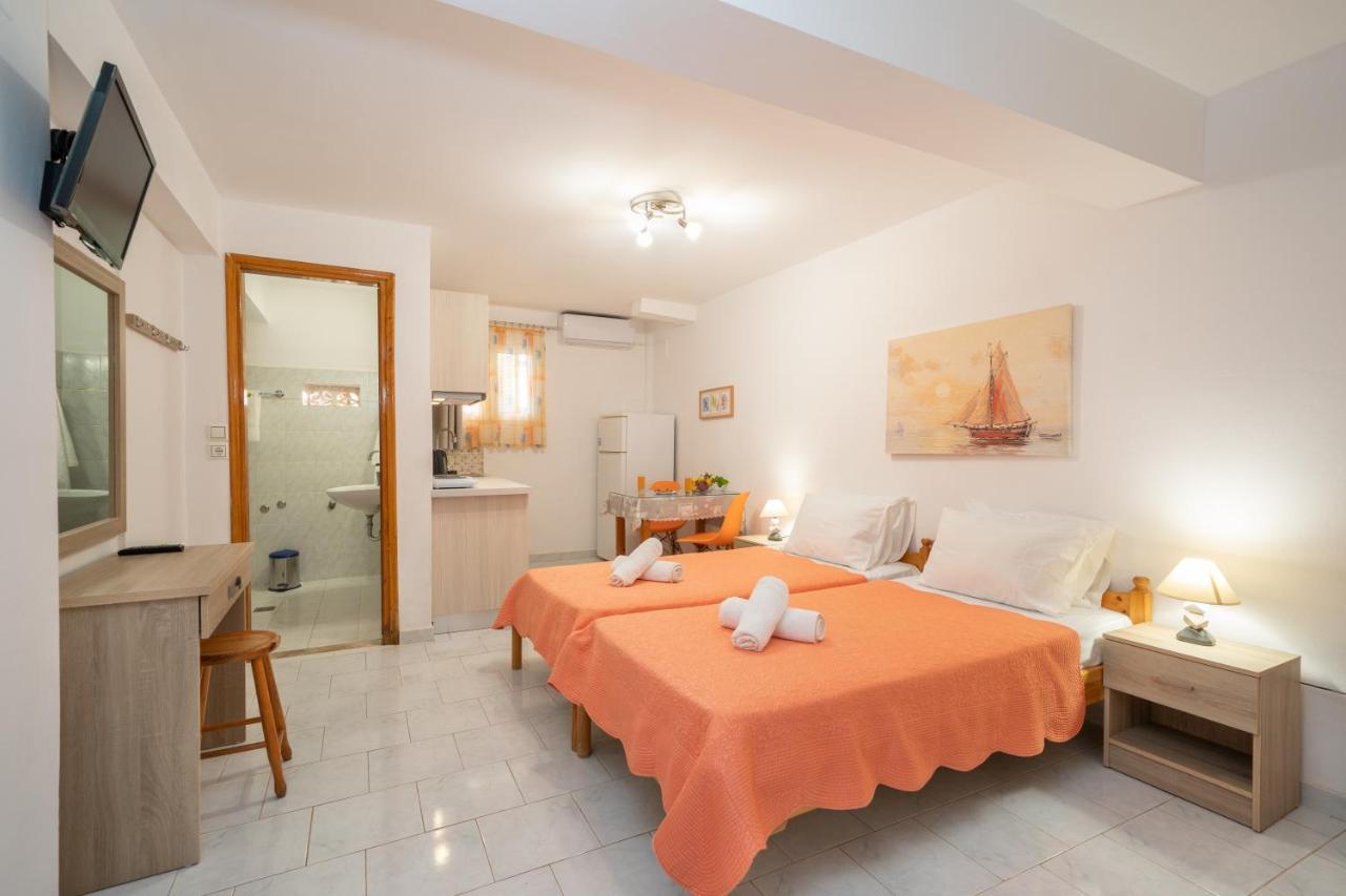Alexatos Studios & Apartments Agia Efimia Eksteriør billede
