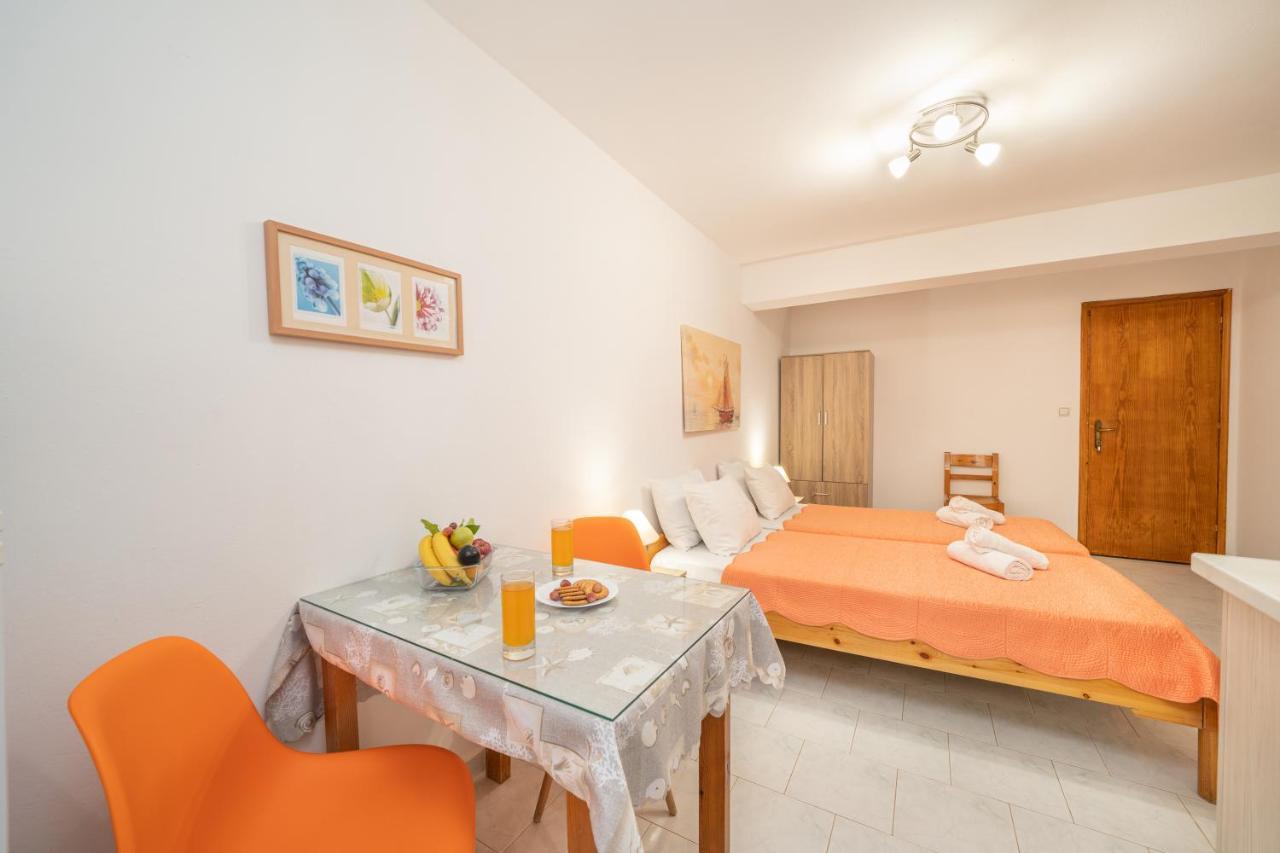 Alexatos Studios & Apartments Agia Efimia Eksteriør billede