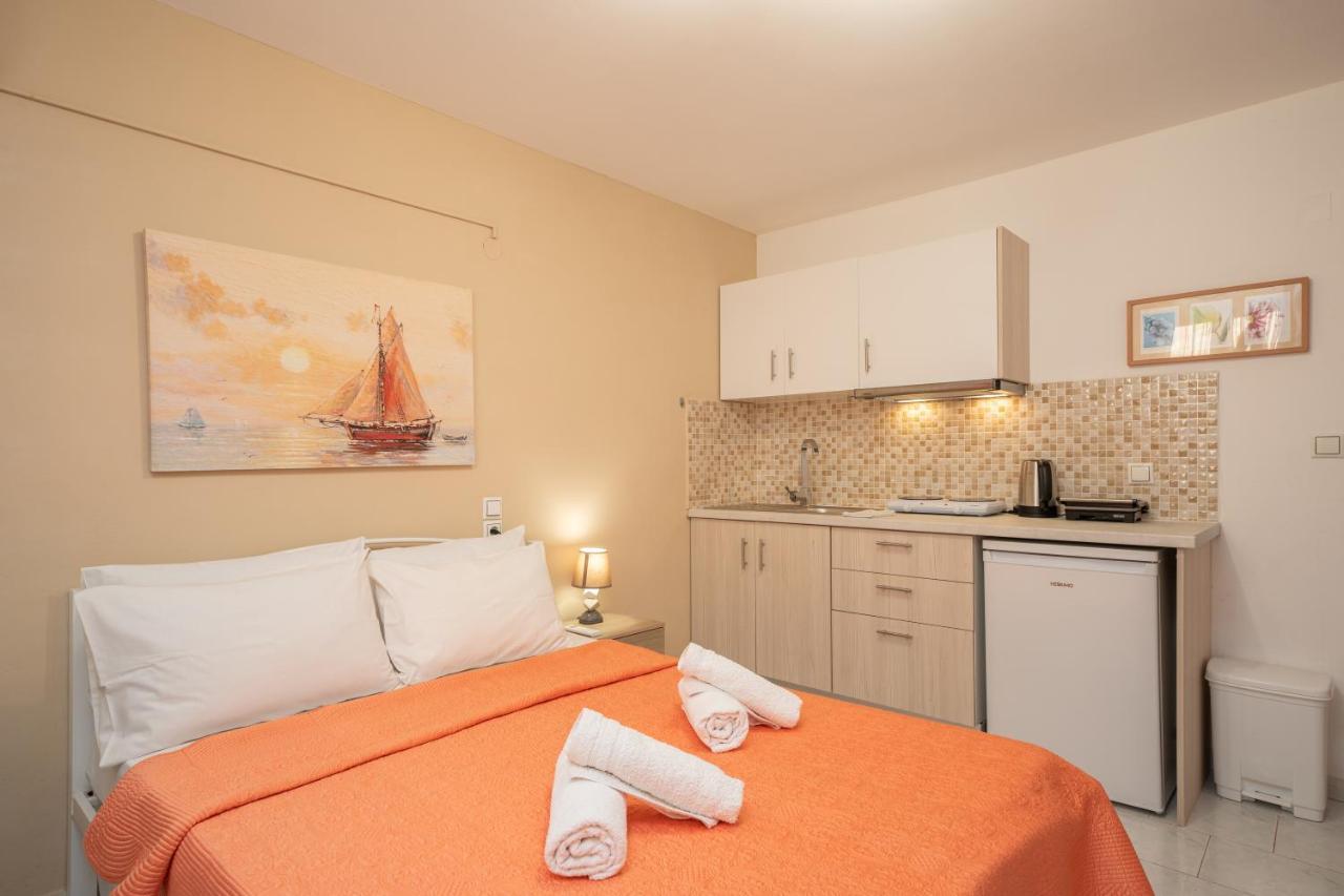 Alexatos Studios & Apartments Agia Efimia Eksteriør billede