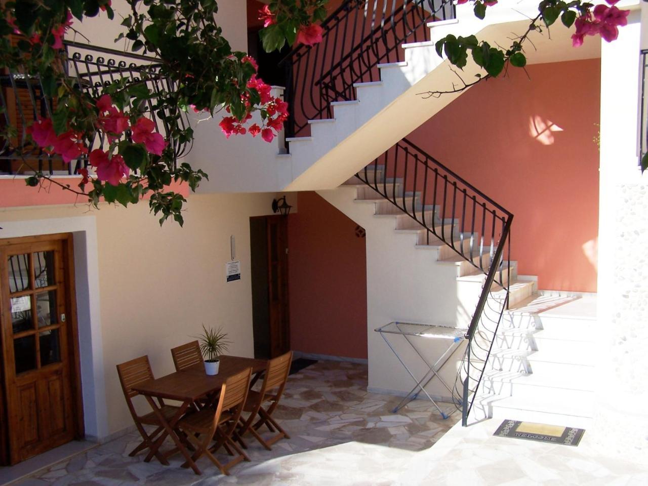 Alexatos Studios & Apartments Agia Efimia Eksteriør billede
